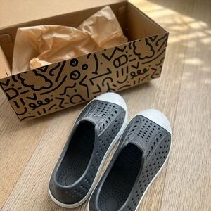 Native shoes in grey & white size 33 (2) - almost brand new